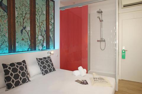 Chic & Basic Tallers Hostal