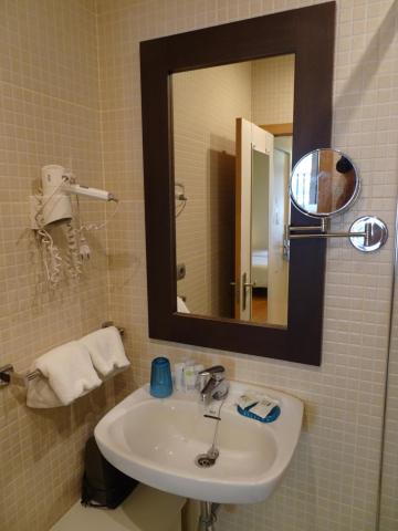 The Hotel 592 - Adults Only