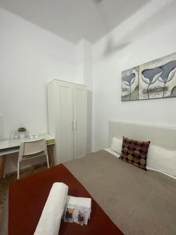 Central and Basic Solarium Hostel